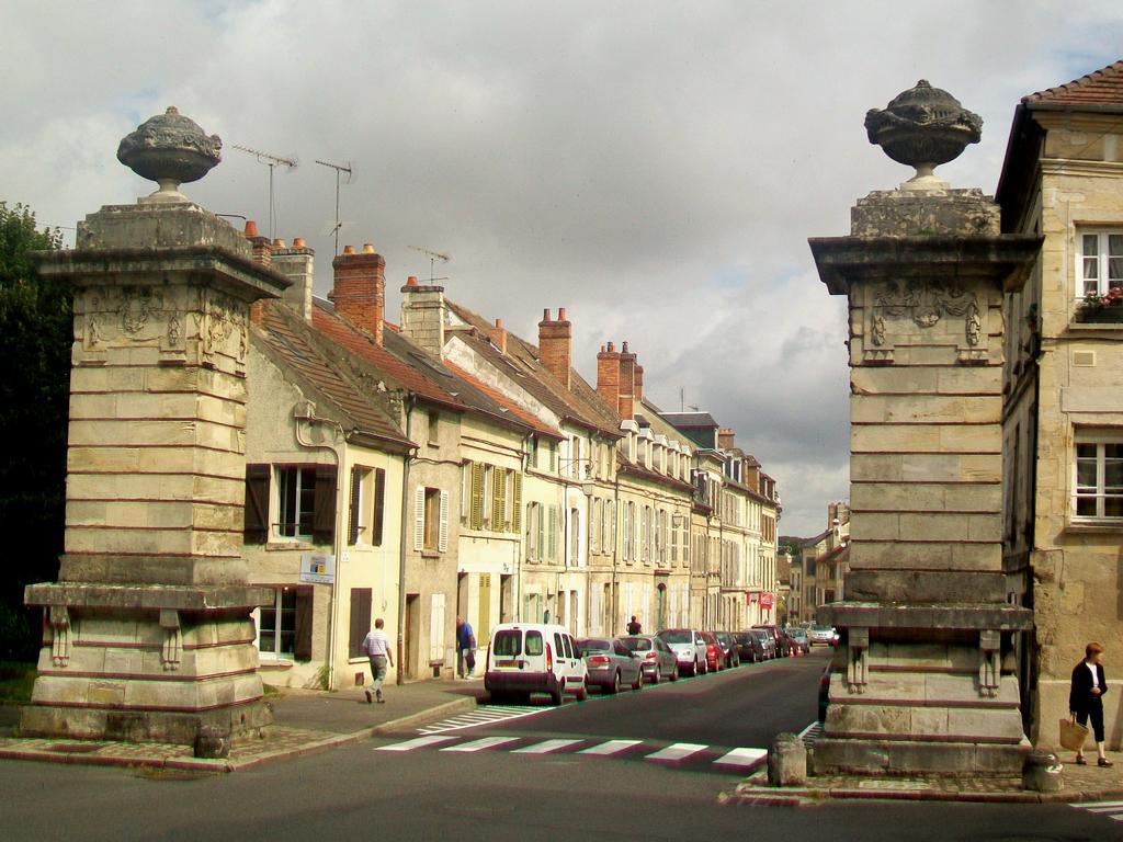 Maison De Ville Bed & Breakfast Magny-en-Vexin Exterior photo
